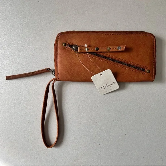 New Free People Brown Distressed Vegan Wallet NWT - Picture 4 of 7